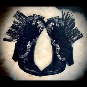 Dolls kill heeled fringe blinging black boots.💥